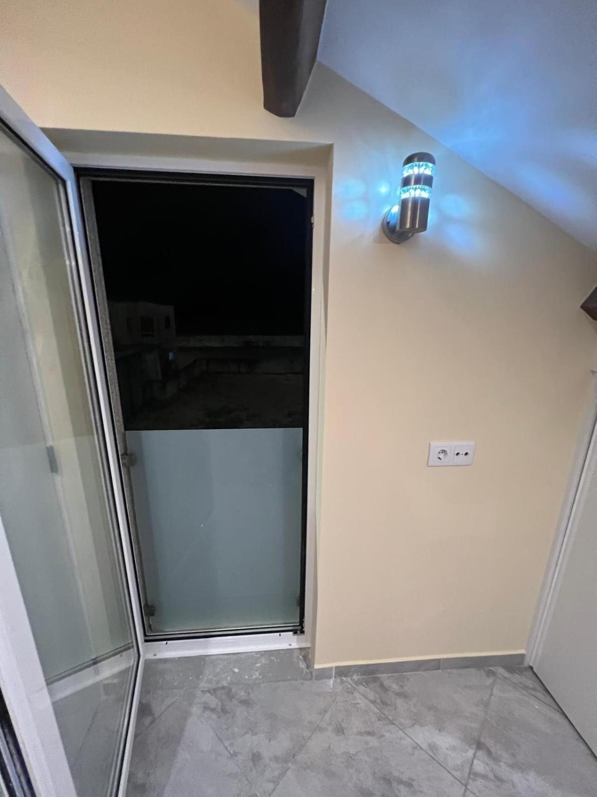 איזמוריס House At Beach מראה חיצוני תמונה